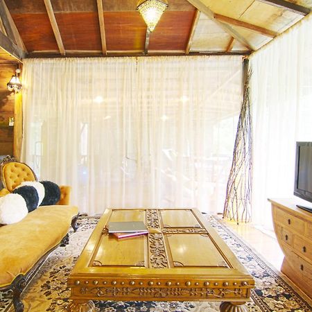 Fig Tree Hills Resort 바얀레파스 객실 사진